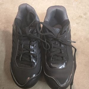 Athletic soccer cleats